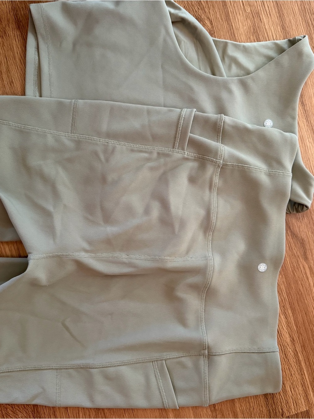 High-Waist Performance Leggings Shorts in Sage Green - Picture 4 of 4